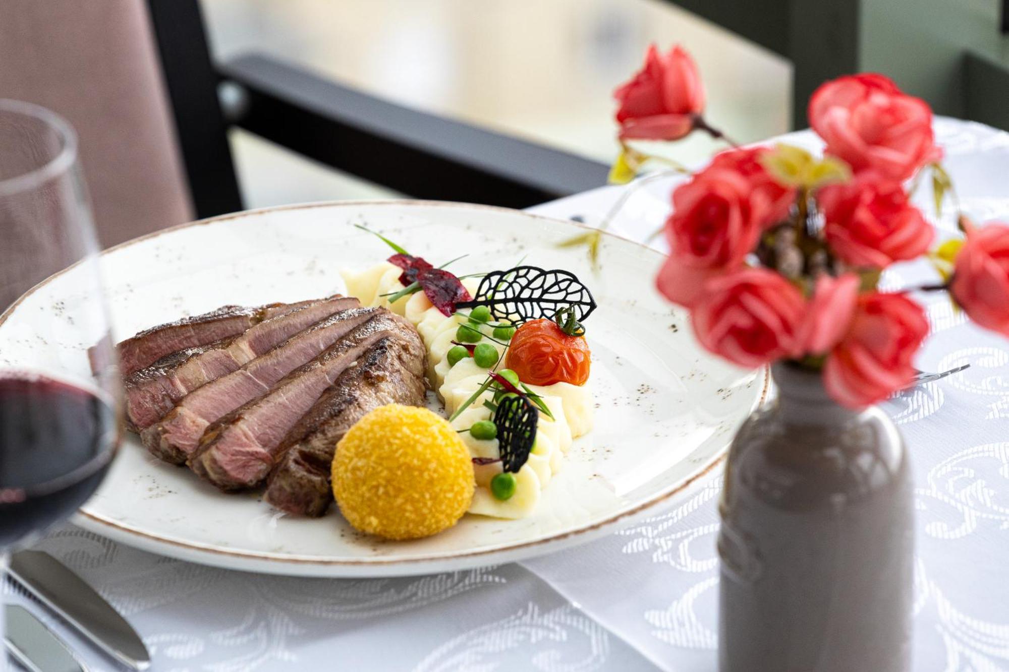 Hotel Golden Tulip Ana Tower Sibiu Luaran gambar