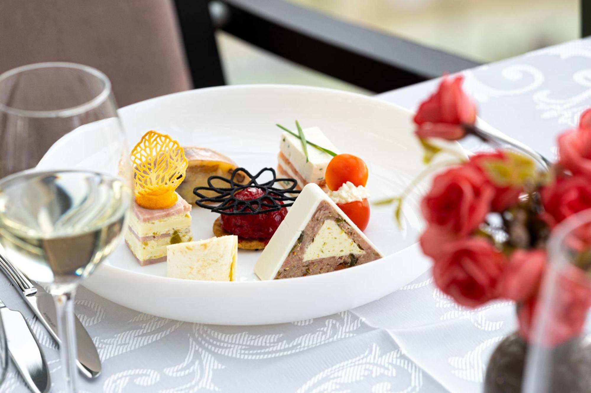 Hotel Golden Tulip Ana Tower Sibiu Luaran gambar